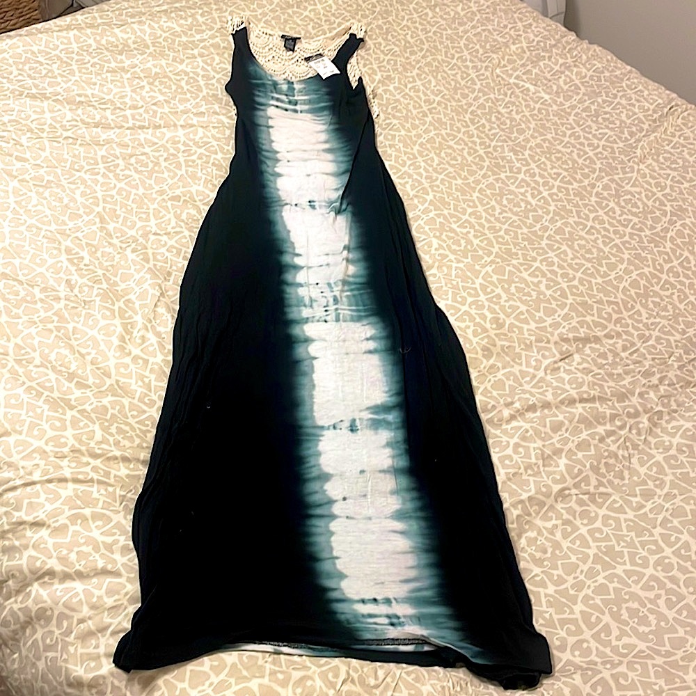 **Buy 4 Get 1 Free. $5 items only!  Maxi Dress. Size XS - Picture 5 of 8